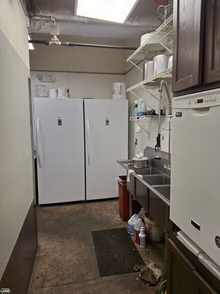 More Photos Of 417 G St, Central City General Retail For Sale