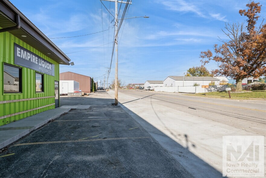 More Photos Of 820 Robins Rd, Hiawatha General Retail For Lease