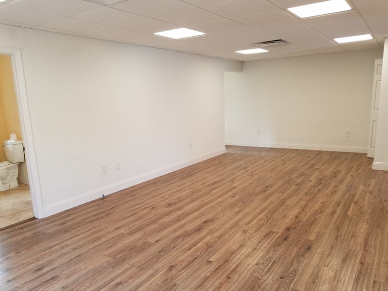 More Photos Of 109 E Robertson St, Brandon Medical For Sale