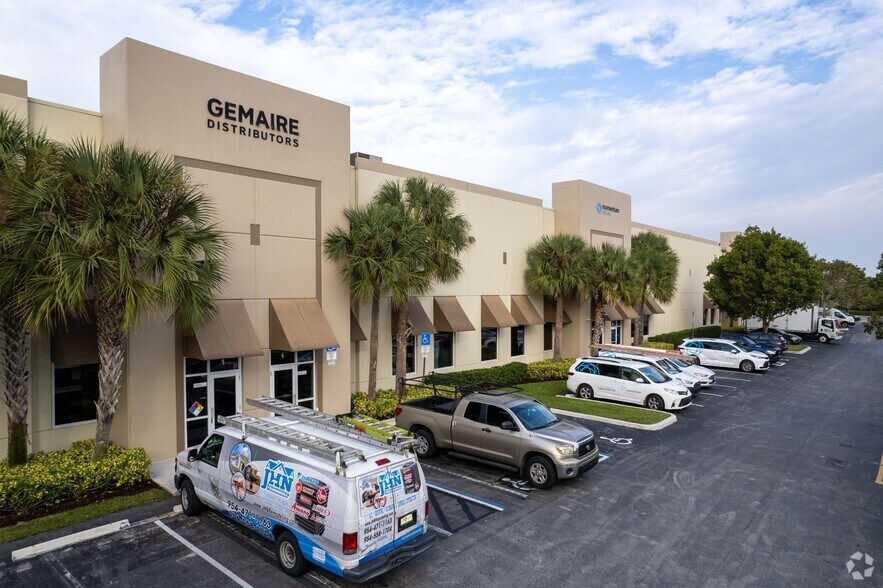 Primary Photo Of 6001 N Hiatus Rd, Tamarac Warehouse For Lease