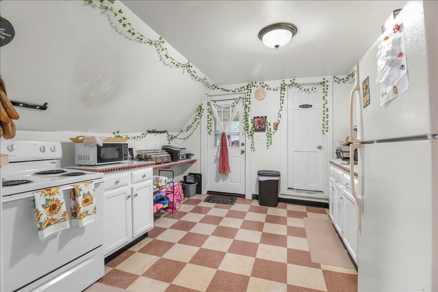 More Photos Of 914 Madison Ave, Scranton Apartments For Sale