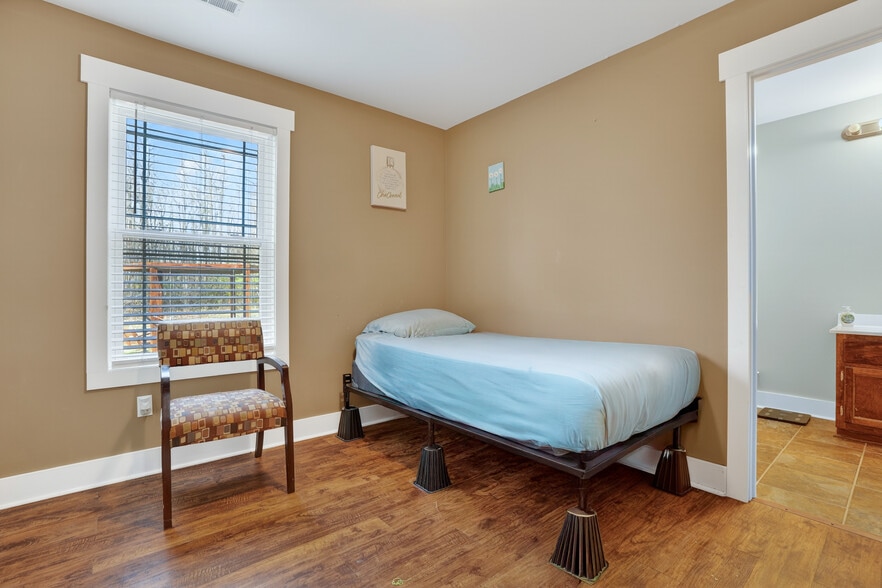 More Photos Of 615 S 2nd St, Central City Specialty For Sale