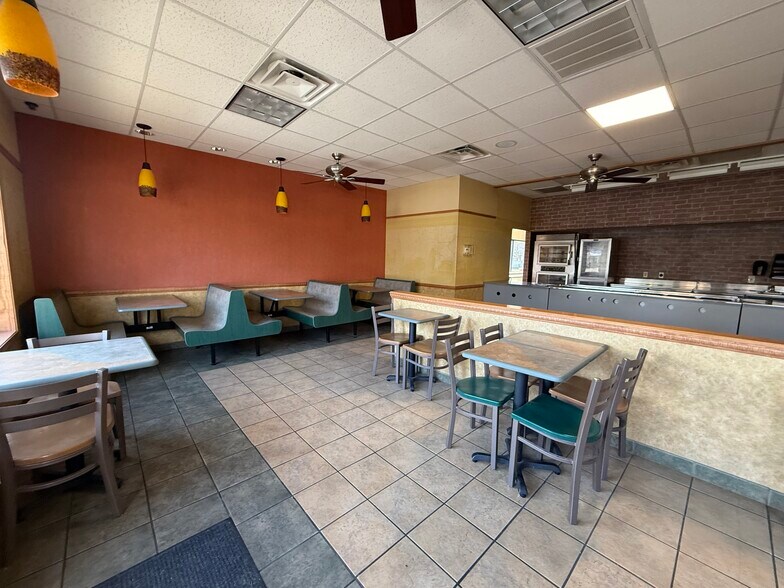 More Photos Of 304 S Obannon St, Raymond Fast Food For Lease