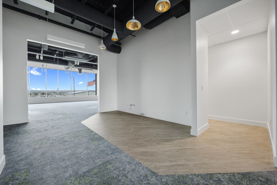 More Photos Of 9425 Sandifur Pky, Pasco Office For Sale