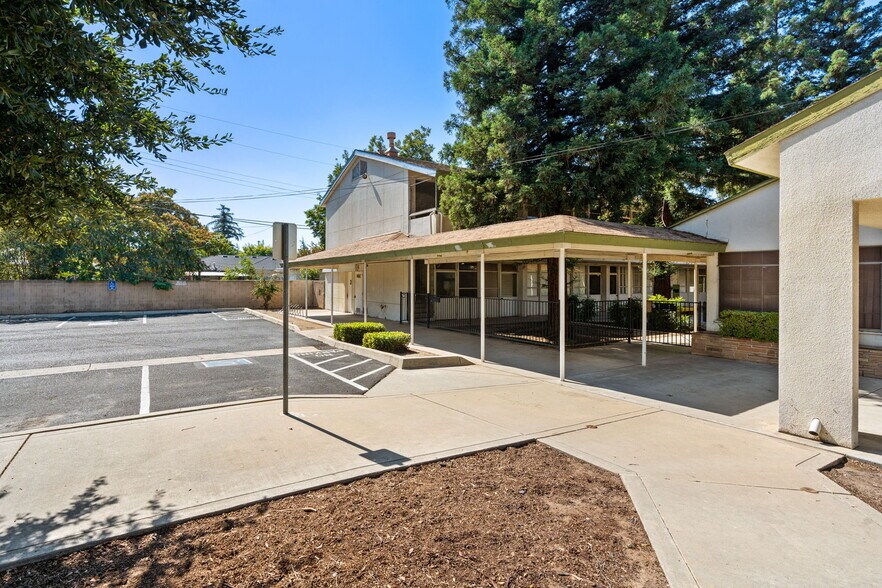 More Photos Of 101 W Clinton Ave, Fresno Specialty For Sale