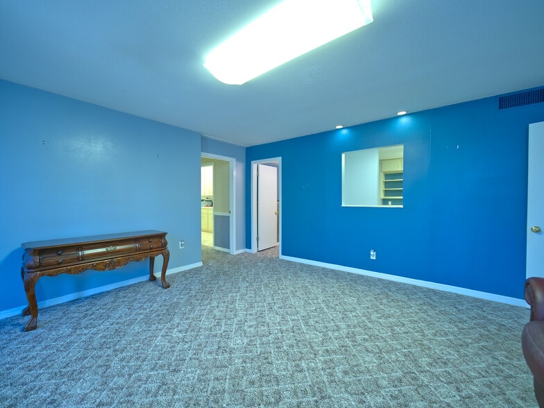 More Photos Of 629 S Broad St, Brooksville Office For Sale