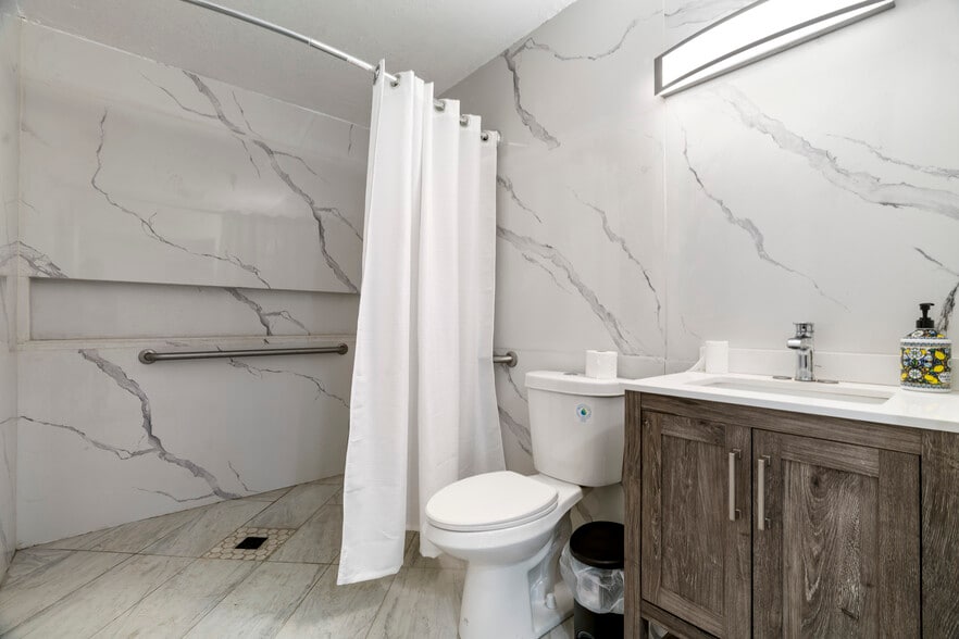 More Photos Of 431 W J St, Oakdale Assisted Living For Sale