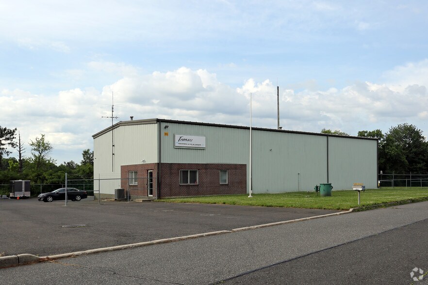 More Photos Of 100 Pike Rd, Mount Laurel Warehouse For Lease