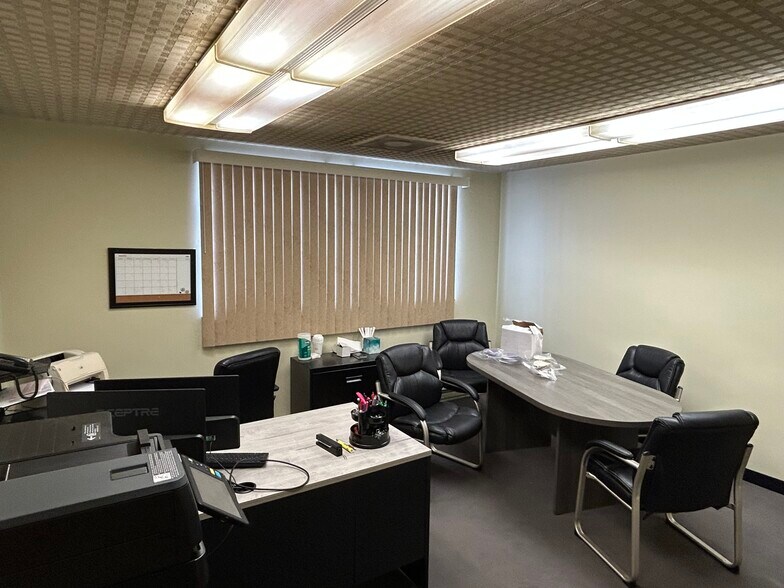 More Photos Of 5161 S Millard Ave, Chicago Warehouse For Lease