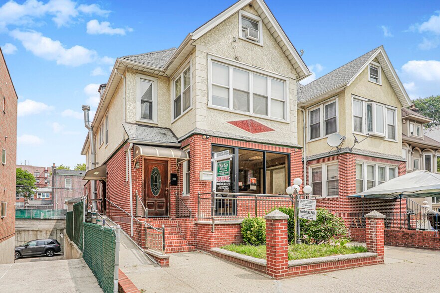 Primary Photo Of 237 Bay Ridge Pky, Brooklyn Apartments For Sale