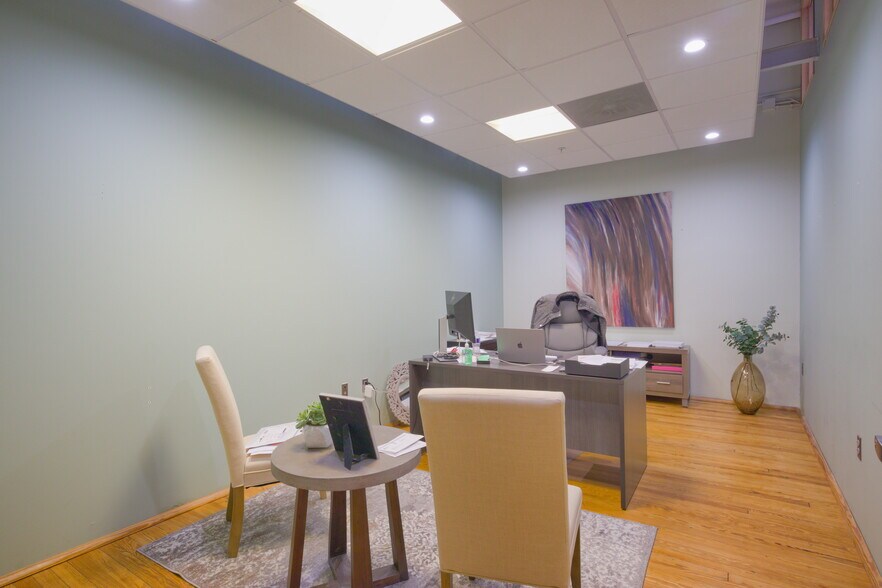 More Photos Of 23 W Broad St, Richmond Office For Sale