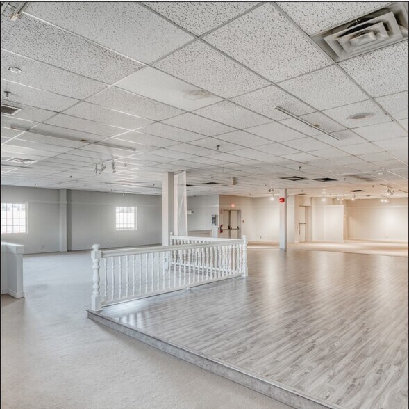 More Photos Of 67 Glenbrook Pl SW, Calgary Office For Sale