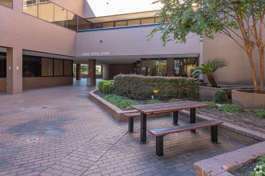 More Photos Of 3000 Weslayan St, Houston Office For Sale
