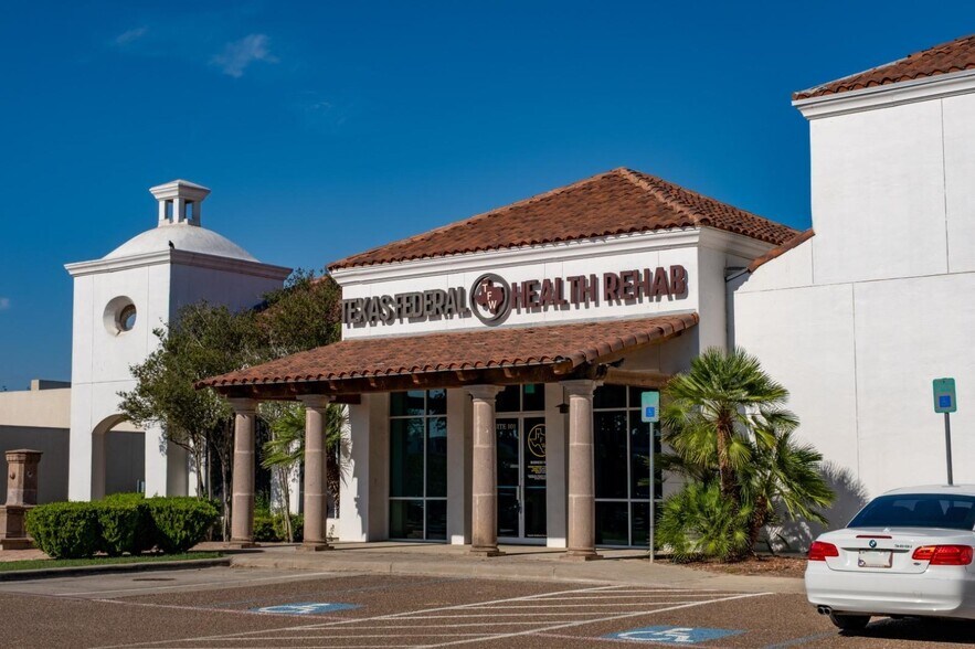 More Photos Of 8607 McPherson Rd, Laredo Office For Lease