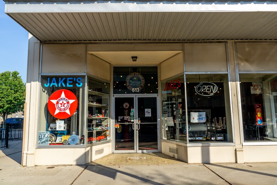 More Photos Of 613 Austin Ave, Waco Storefront Retail Office For Sale