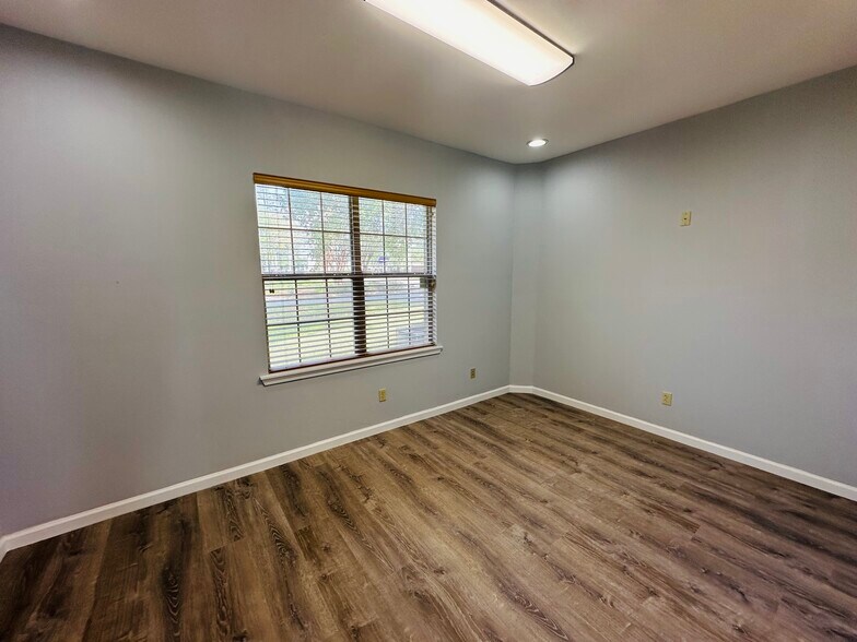 More Photos Of 6550 St Augustine Rd, Jacksonville Medical For Lease