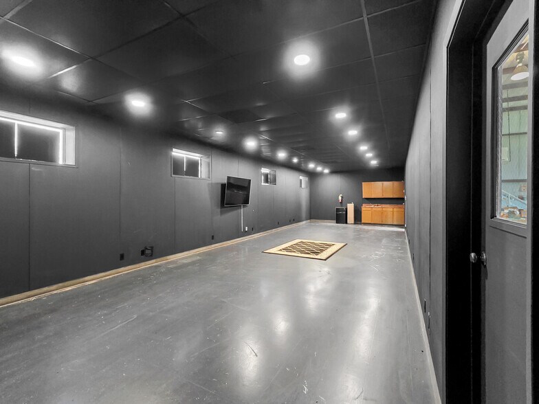 More Photos Of 7387 TX-164 Hwy, Buffalo Warehouse For Lease