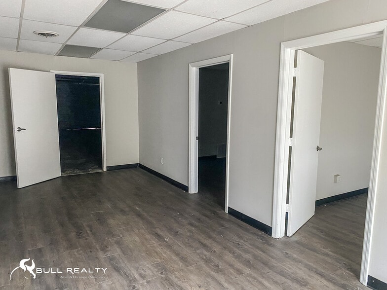 More Photos Of 5891 New Peachtree Rd, Doraville Warehouse For Lease