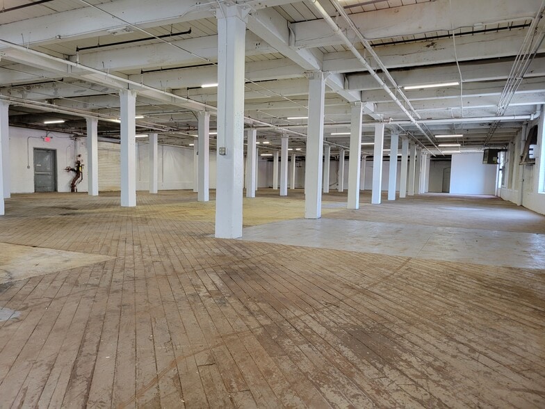 More Photos Of 35-95 8th St, Passaic Warehouse For Lease