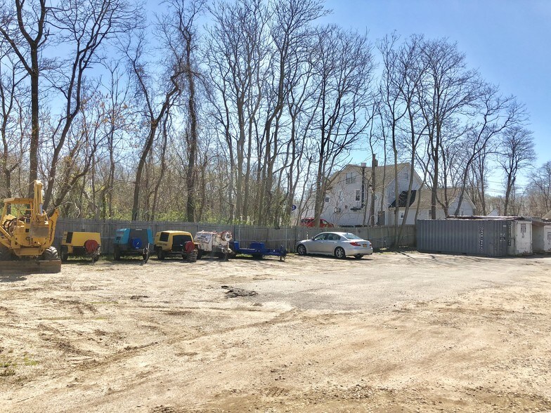 More Photos Of 96-122 Railroad Ave, Center Moriches Freestanding For Sale
