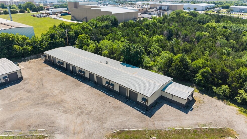 Primary Photo Of 801-817 S 6th Ave, Mansfield Flex For Sale