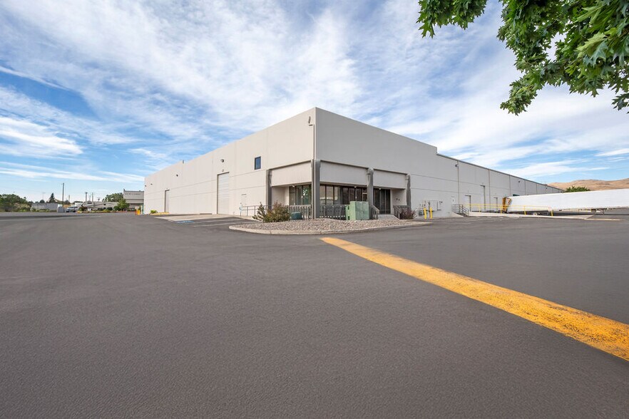 More Photos Of 700-798 E Glendale Ave, Sparks Unknown For Lease