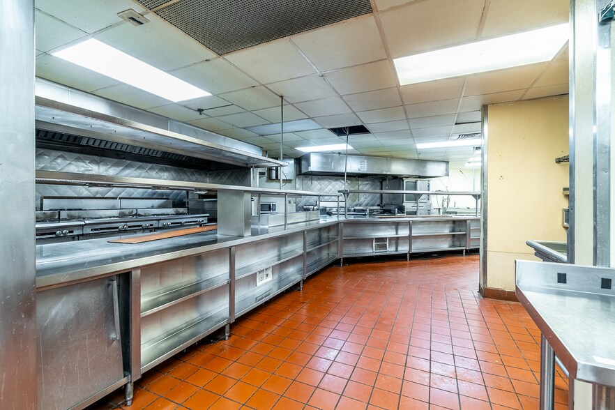 More Photos Of 4111 Parnell Ave, Fort Wayne Restaurant For Sale