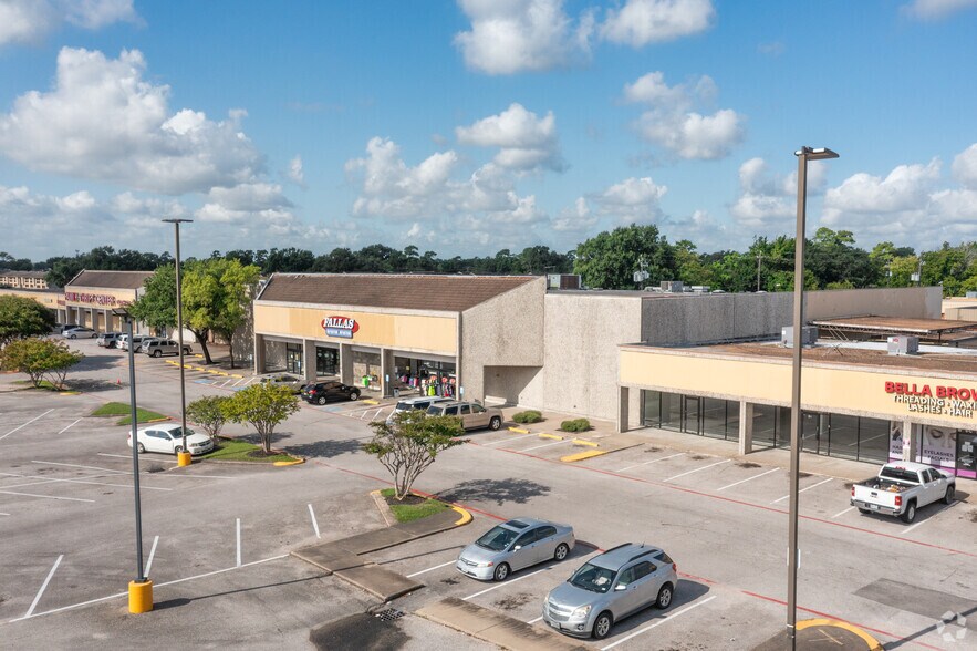 More Photos Of 6-18 Uvalde Rd, Houston Unknown For Lease