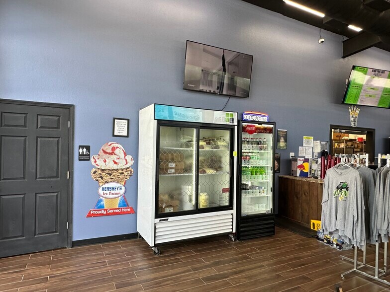 More Photos Of 277 Luther Seiber Blvd, Pioneer Restaurant For Sale