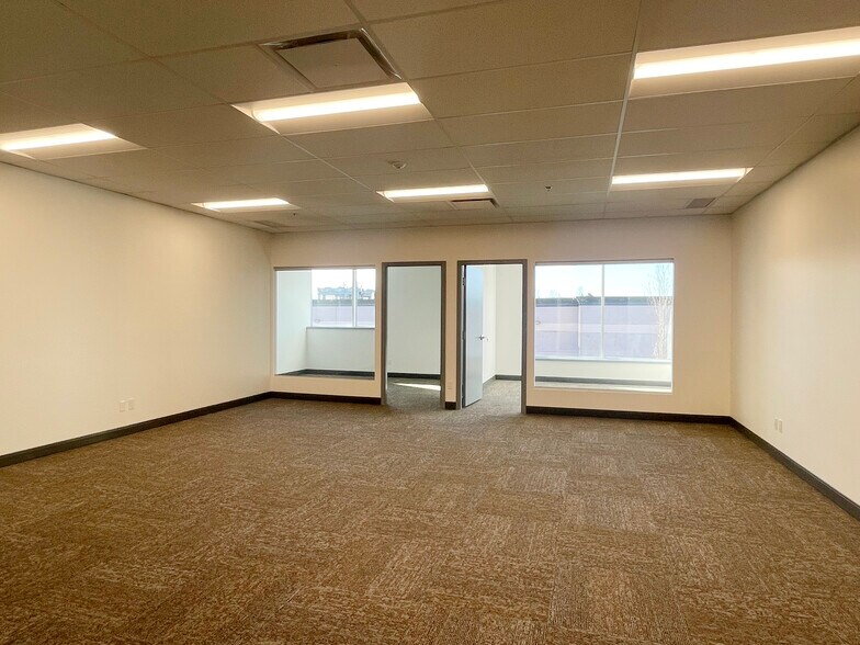 More Photos Of 950 Seaborne Av, Port Coquitlam Warehouse For Sale