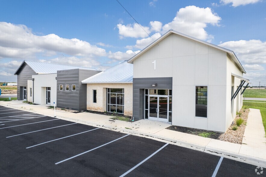 More Photos Of 120 Riverwalk Dr, San Marcos Medical For Sale