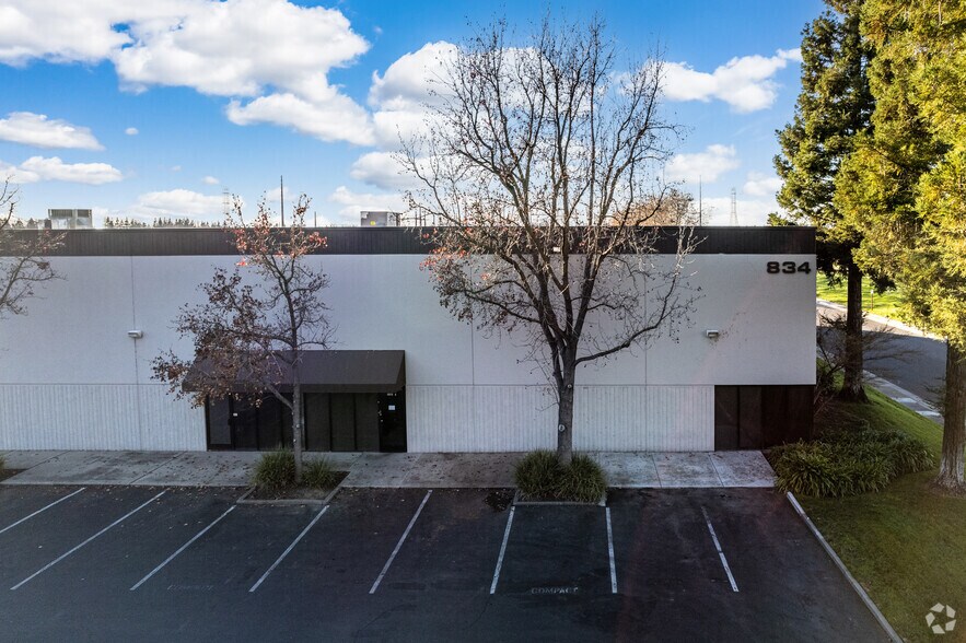 More Photos Of 834 Striker Ave, Sacramento Unknown For Lease