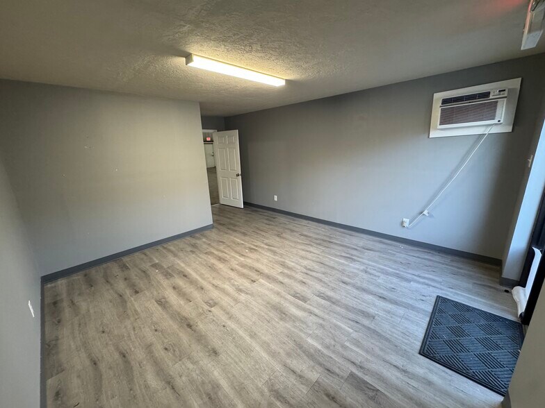 More Photos Of 5829 W Sam Houston Pky N, Houston Light Distribution For Lease