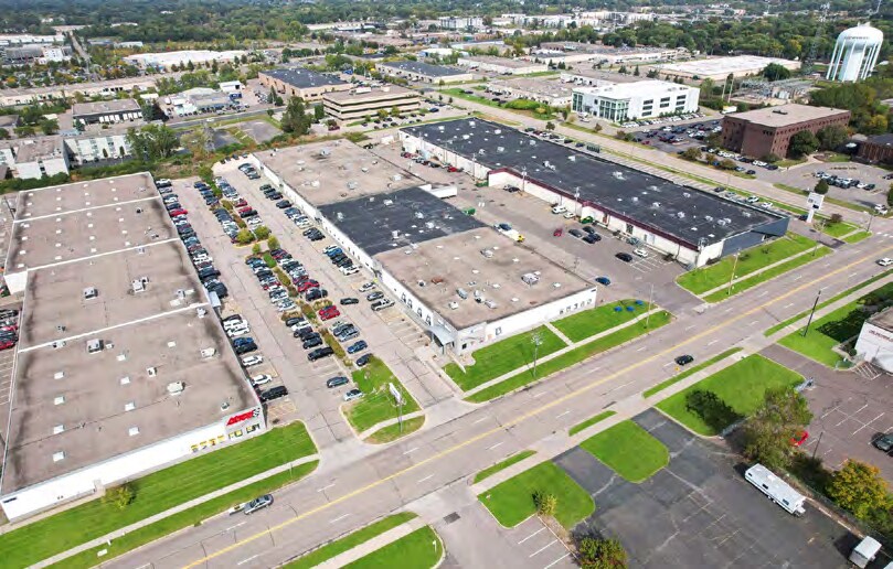 More Photos Of 1995 W County Road B2, Roseville Light Manufacturing For Lease