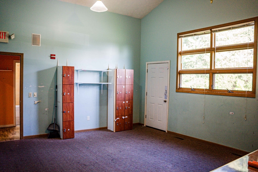 More Photos Of 157 Wadsworth Rd, Wadsworth Religious Facility For Lease