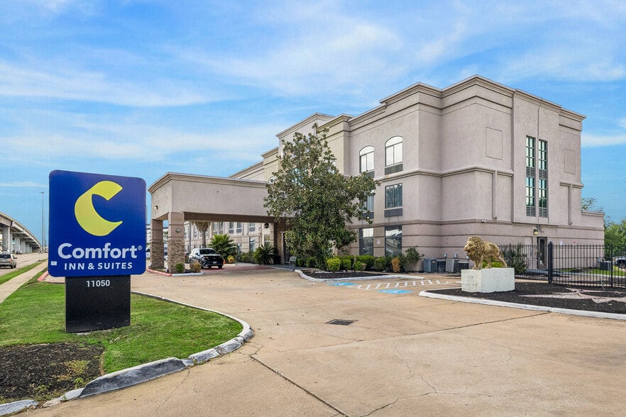 More Photos Of 11050 Southwest Fwy, Houston Hotel For Sale