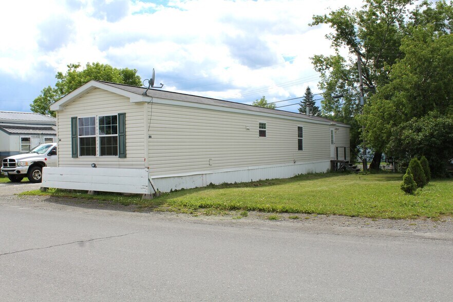 More Photos Of 50 Davis St, Presque Isle Multifamily For Sale