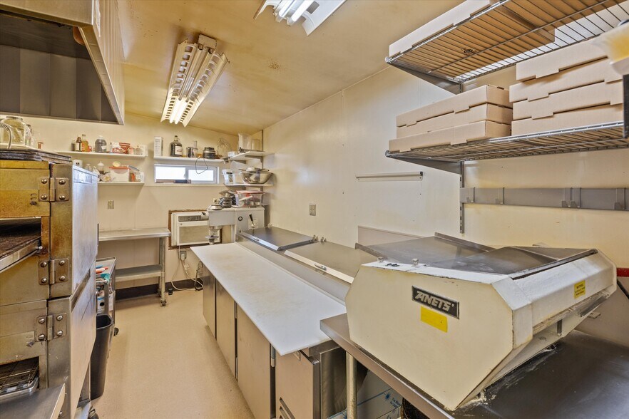 More Photos Of 500 Wanapa, Cascade Locks Restaurant For Sale