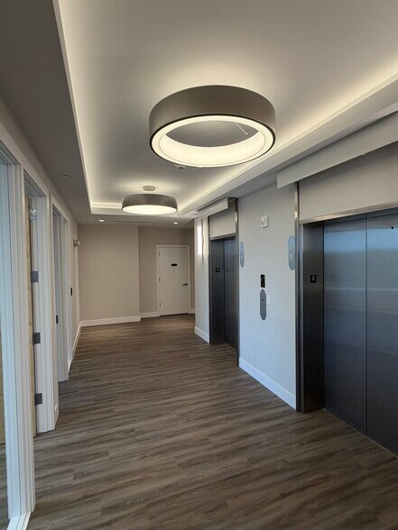 More Photos Of 2150 Goodlette-Frank Rd, Naples Office For Lease