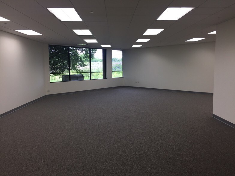 More Photos Of 3100 W Higgins Rd, Hoffman Estates Medical For Lease