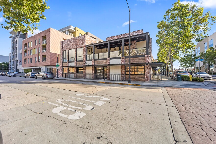 More Photos Of 11100 Downey Ave, Downey Restaurant For Sale
