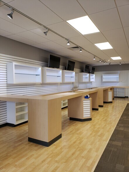 More Photos Of 2979 Lindbergh Blvd, Springfield Storefront Retail Office For Lease
