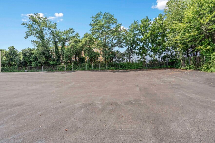 More Photos Of 2355 Lewis Ave, Rockville Light Distribution For Lease