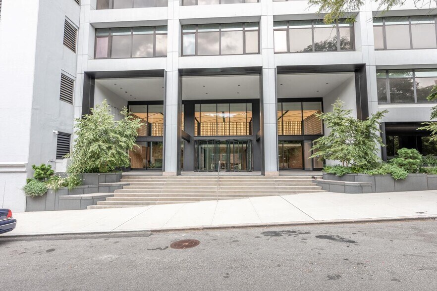 More Photos Of 25 Columbia Hts, Brooklyn Office For Lease