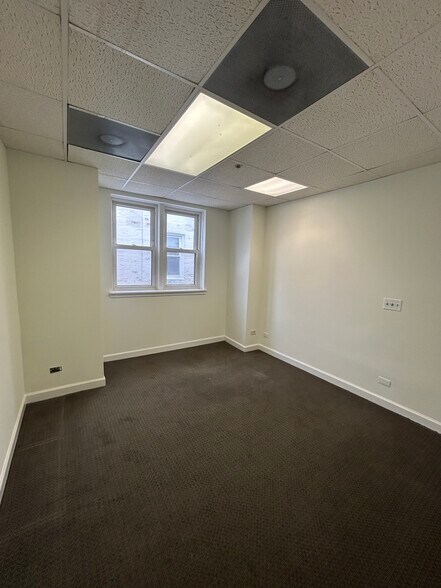 More Photos Of 7161 N Cicero Ave, Lincolnwood Office For Lease