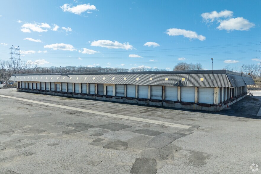 More Photos Of 1 Imperatore Dr, Old Bethpage Truck Terminal For Sale