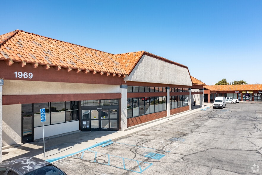 More Photos Of 1915-1989 W Avenue L, Lancaster Unknown For Lease