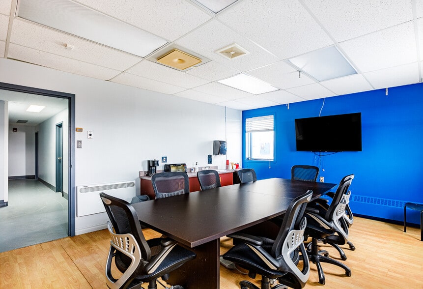 More Photos Of 212 Ch Du Canton S, Yamachiche Industrial For Sale