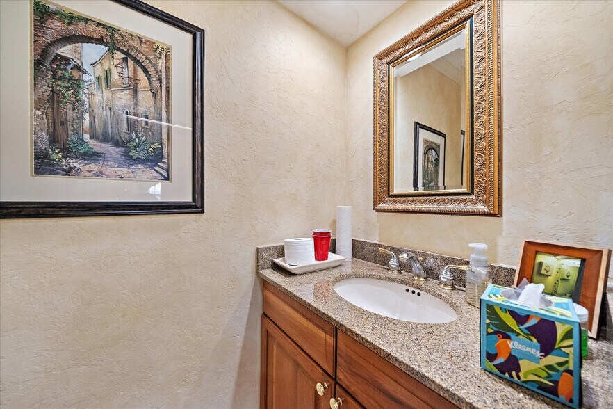 More Photos Of 2072-2074 Constitution Blvd, Sarasota Office For Sale