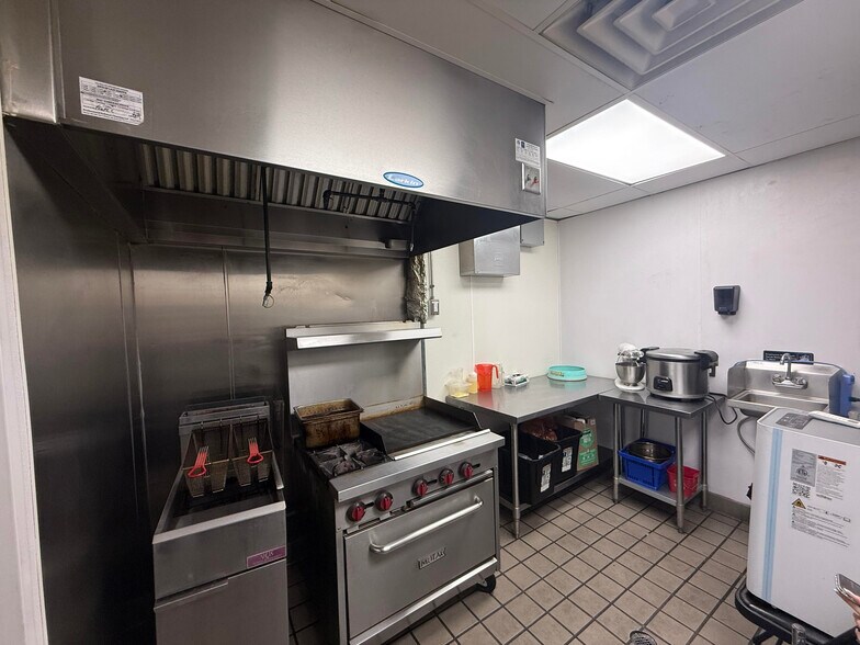 More Photos Of 2101-2107 Western Ave, Las Vegas Service For Lease